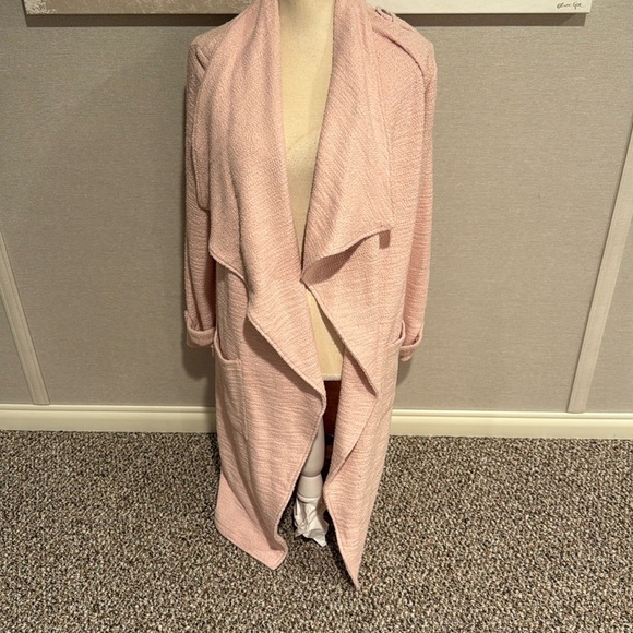 Steve Madden Pink Duster with gun-metal hardware, textured fabric size small - Picture 2 of 8